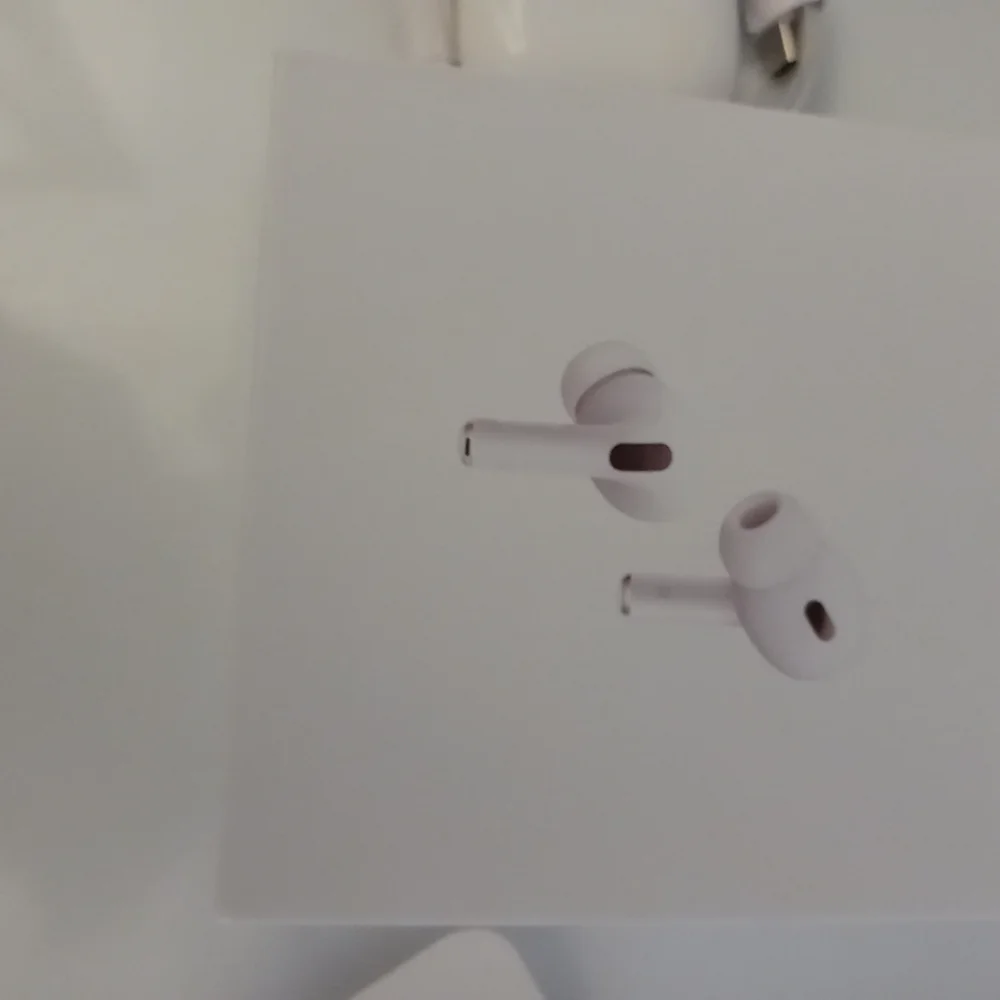 Apple White Wireless Earbuds